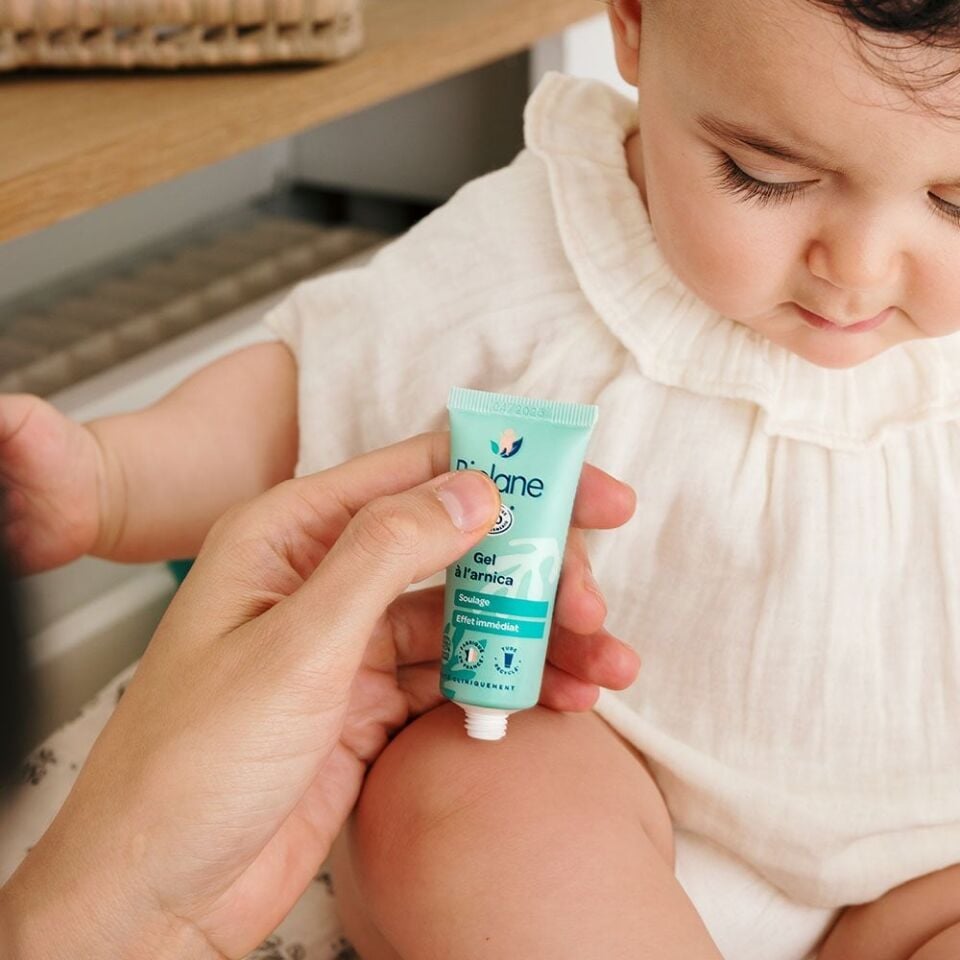 %99 Doğal İçerikli Morluk ve Çarpma Yatıştırıcı Rahatlatıcı Parfümsüz Organik Arnika Jel (20ml)